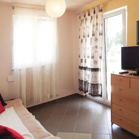 아파트 Two-bedroom In 로바니스카