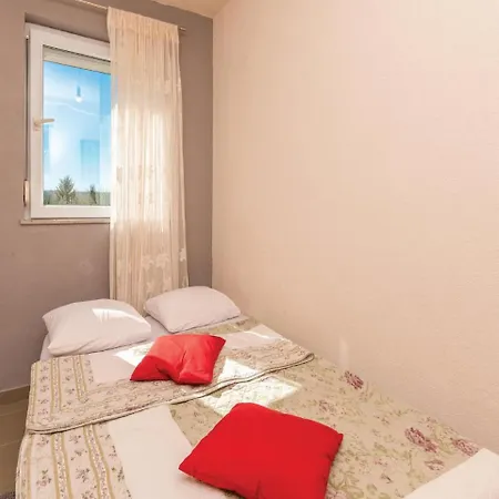 Two-bedroom In * 로바니스카