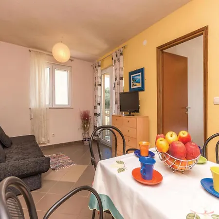 Two-bedroom In 아파트 *