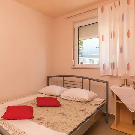 Two-bedroom In 아파트 *